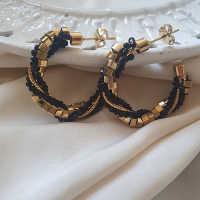 orecchini realizzati a mano con cristalli neri handmade