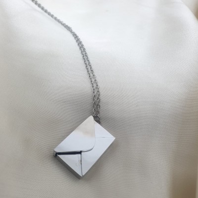 collana lettera d'amore da personalizzare acciaio idea regalo festa della mamma, san valentino, incisioni