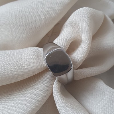 anello da incidere con lettera iniziale in acciaio