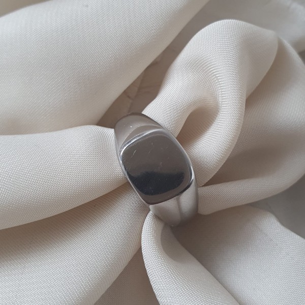 anello da incidere con lettera iniziale in acciaio