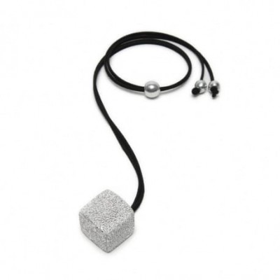 ciondolo in alluminio martellato cubo bigiotteria