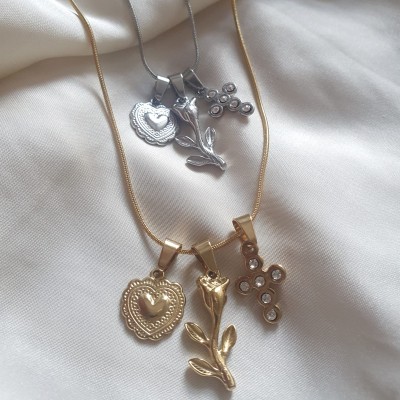 collana giulietta con la rosa, croce e cuore sacro idea regalo bigiotteria