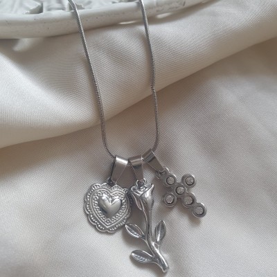 collana giulietta con la rosa, croce e cuore sacro idea regalo bigiotteria