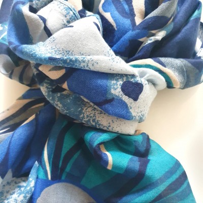 sciarpa con fiori blu viscosa